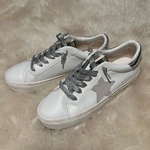 Vintage Havana sneakers - never worn!